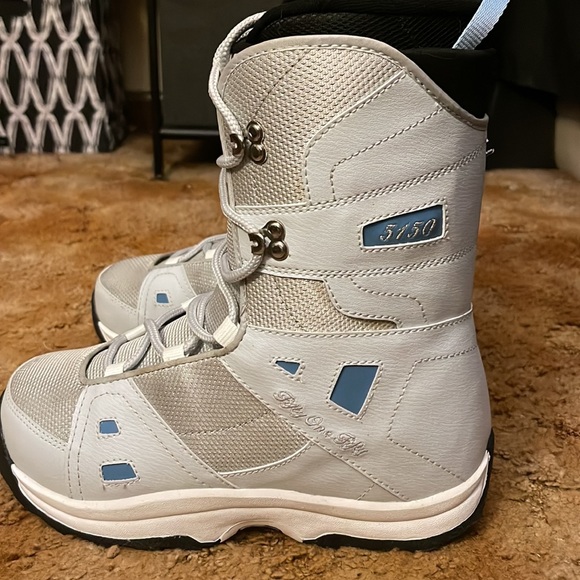 5150 Snowboard Boots - Picture 4 of 10